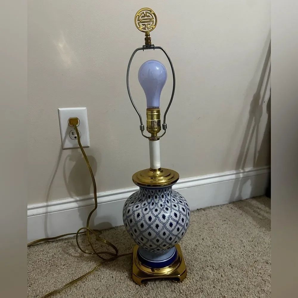 Blue & White Fishnet Porcelain Table Lamp (Herend Style)